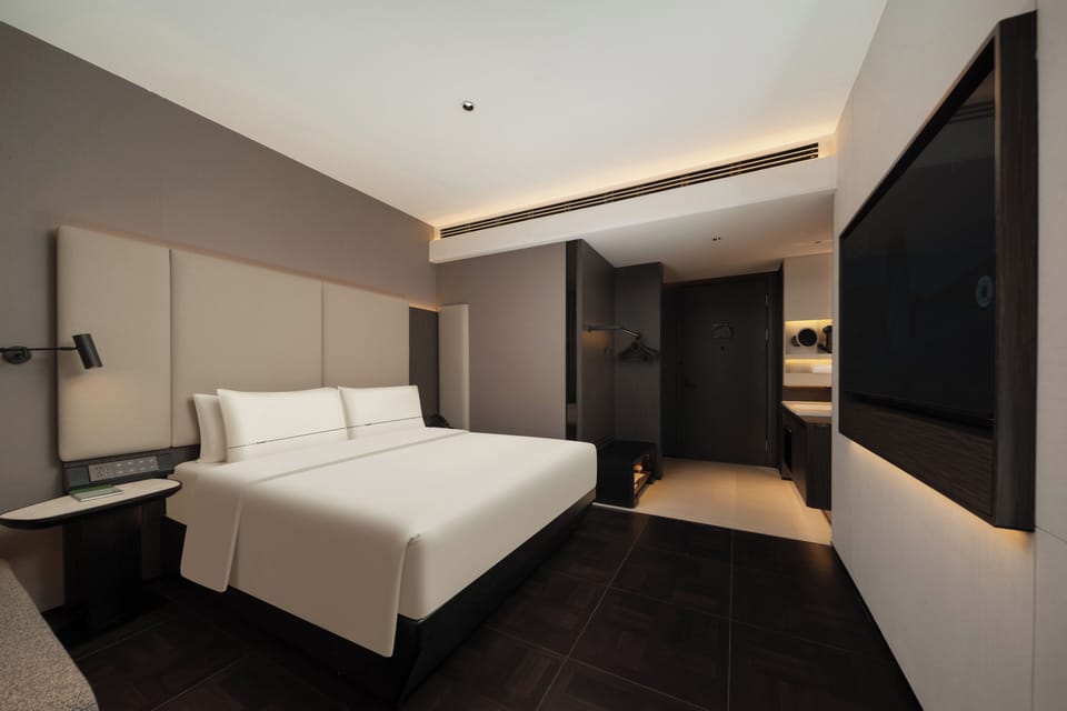 Superior Single Room | Soundproofing, WiFi (free)