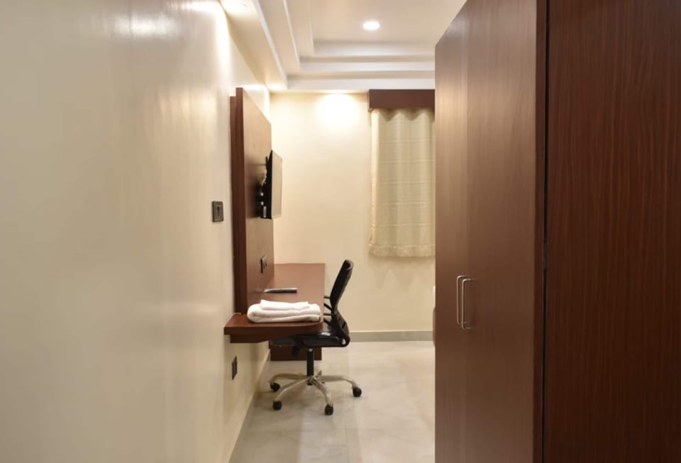 Signature Double Room, City View | Desk, free WiFi