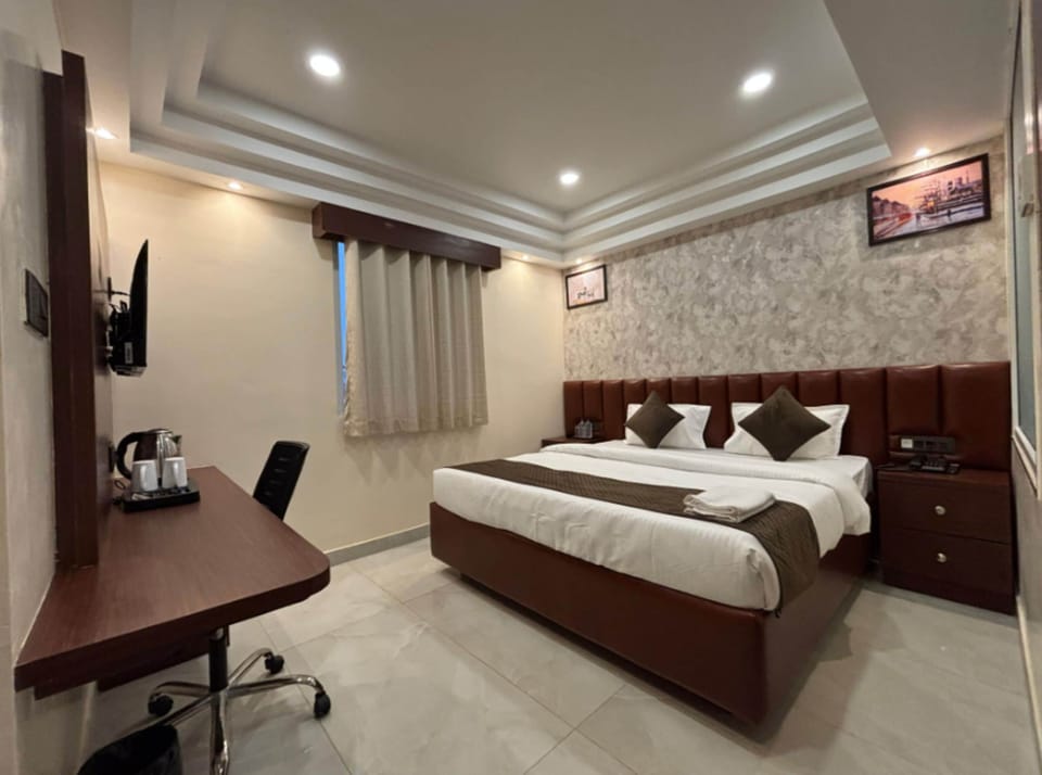 Executive Double Room, City View | Desk, free WiFi
