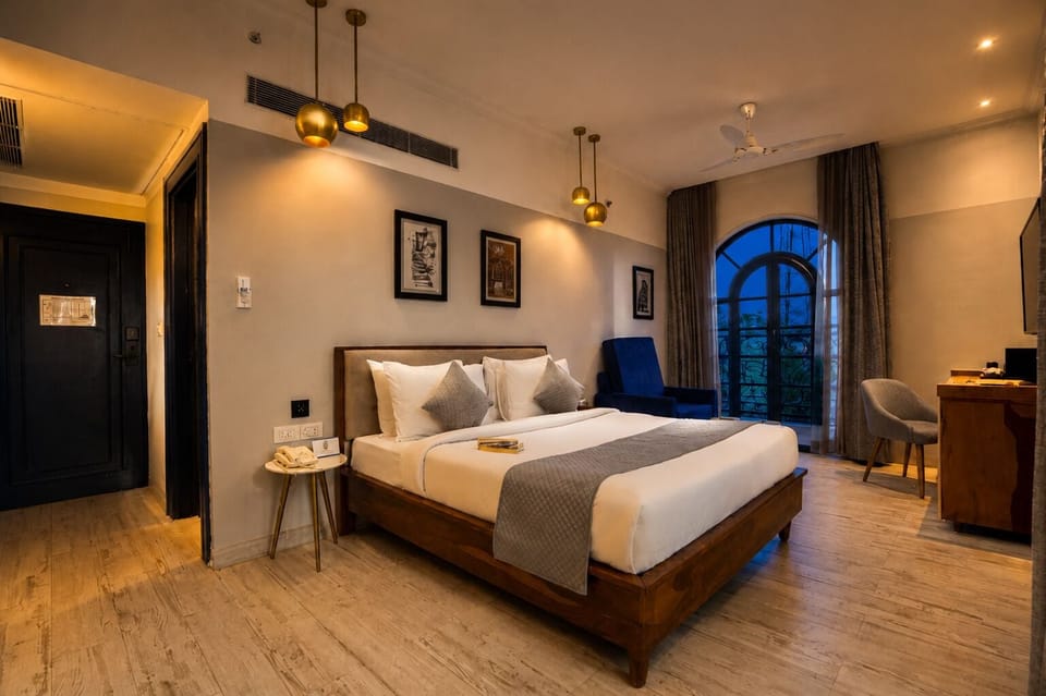 Noventa Regal Room with Dual Standing Balconies | Hypo-allergenic bedding, individually decorated, individually furnished