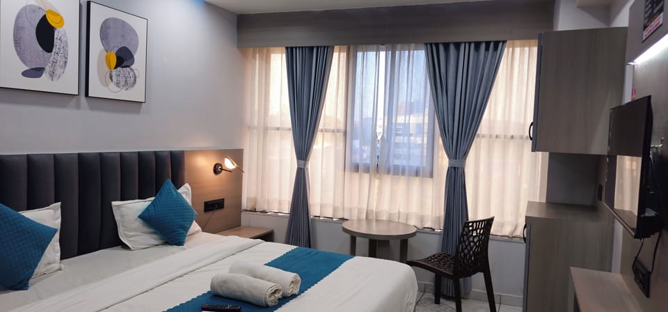 In-room safe, desk, laptop workspace, free WiFi