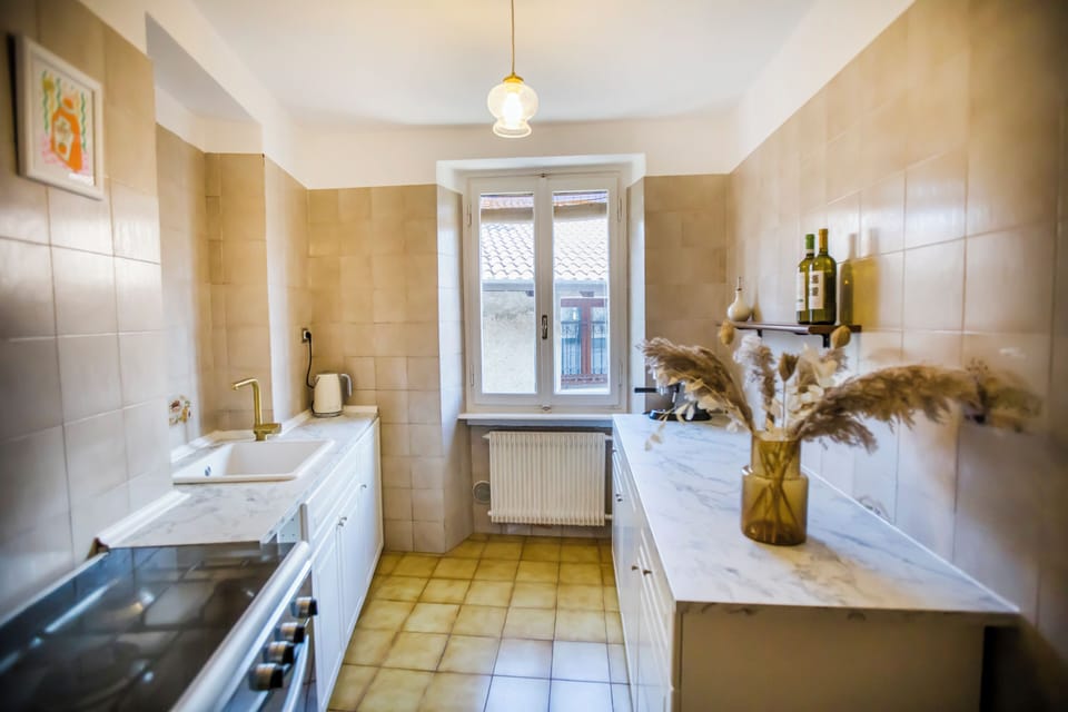 Apartment, Patio, Courtyard View | Private kitchen | Fridge, stovetop, cookware/dishes/utensils