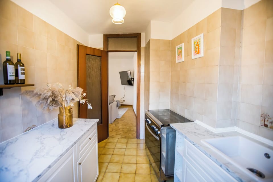 Apartment, Patio, Courtyard View | Private kitchen | Fridge, stovetop, cookware/dishes/utensils