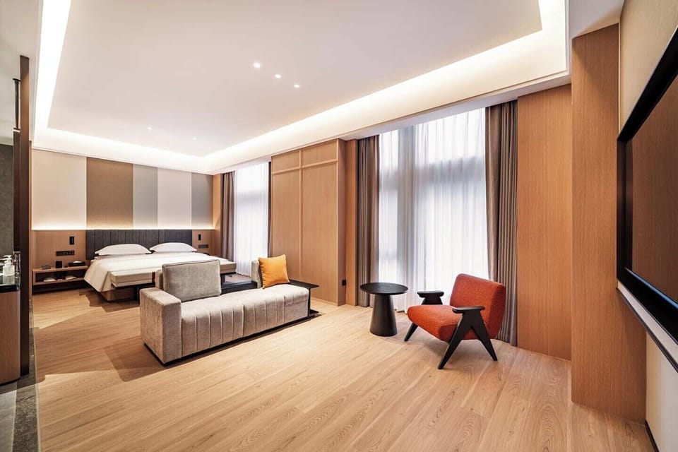 Standard Suite | Blackout drapes, WiFi (free), bed sheets