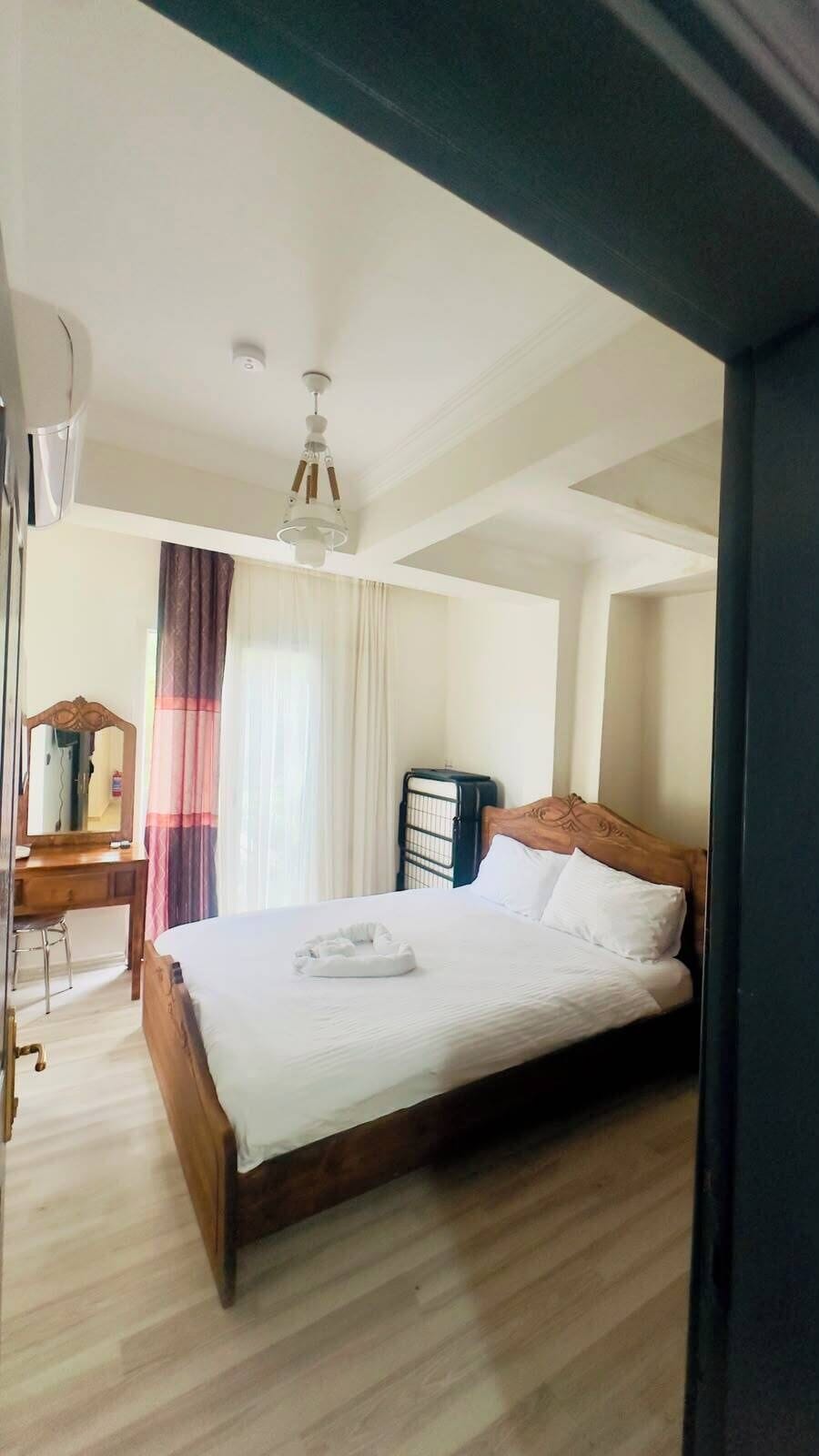 Classic Room, Balcony, City View | Bathroom | Shower, hair dryer, towels, soap