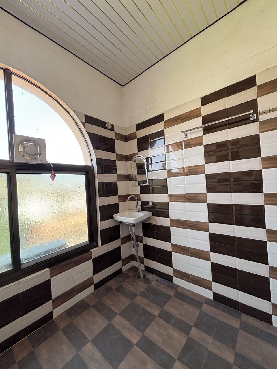 Family Double Room | Bathroom | Towels, soap, shampoo, toilet paper