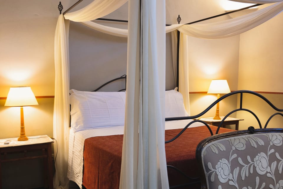 Superior Room | Travel crib, bed sheets