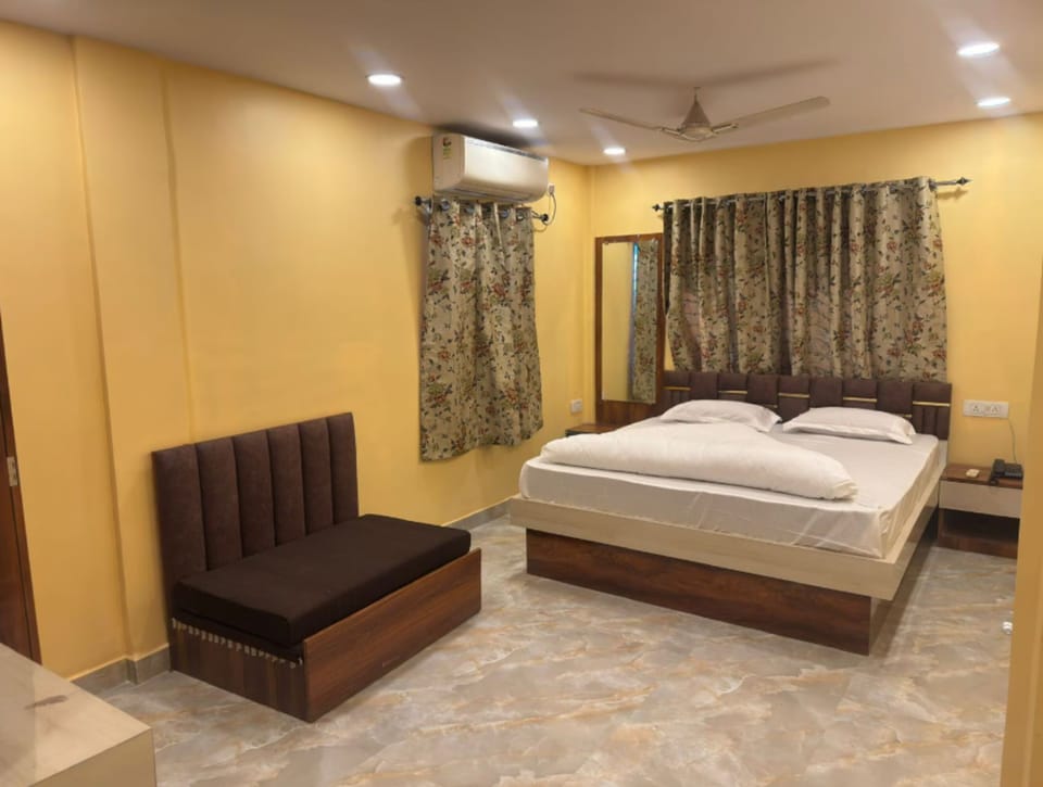 Standard Double Room, City View | Desk, free WiFi