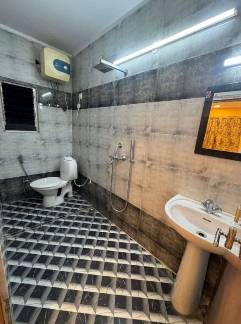 Deluxe Double Room, City View | Bathroom | Shower, free toiletries, towels