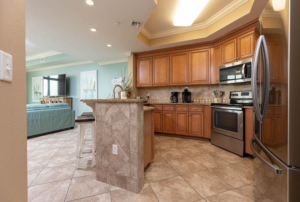 Condo, 3 Bedrooms | Private kitchen | Coffee/tea maker, fridge, oven