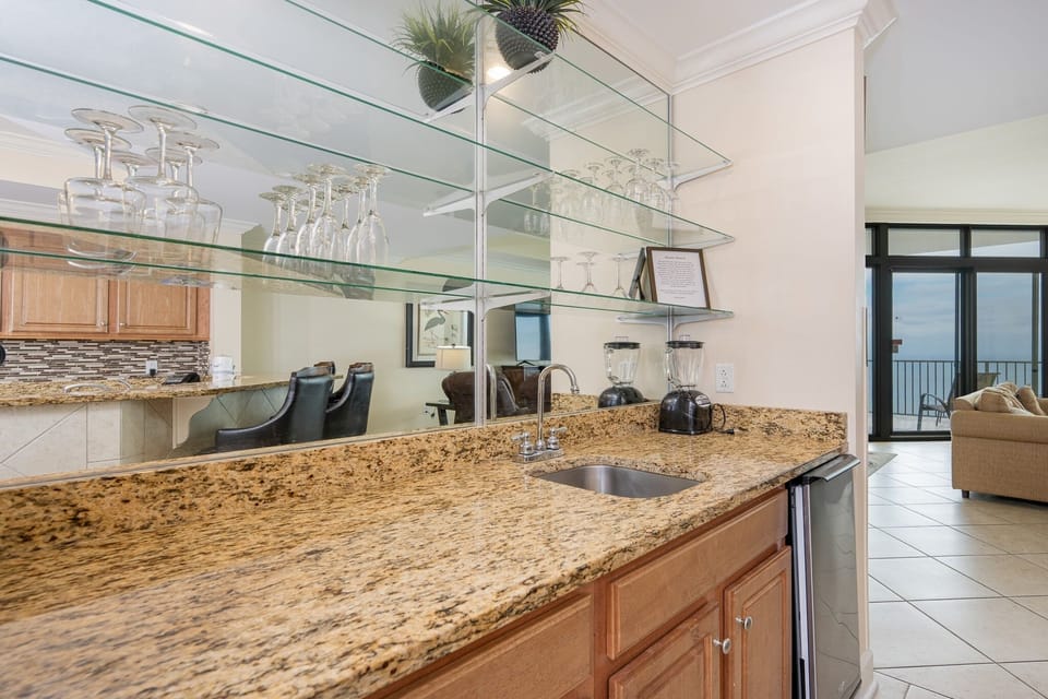 Condo, 3 Bedrooms | Interior