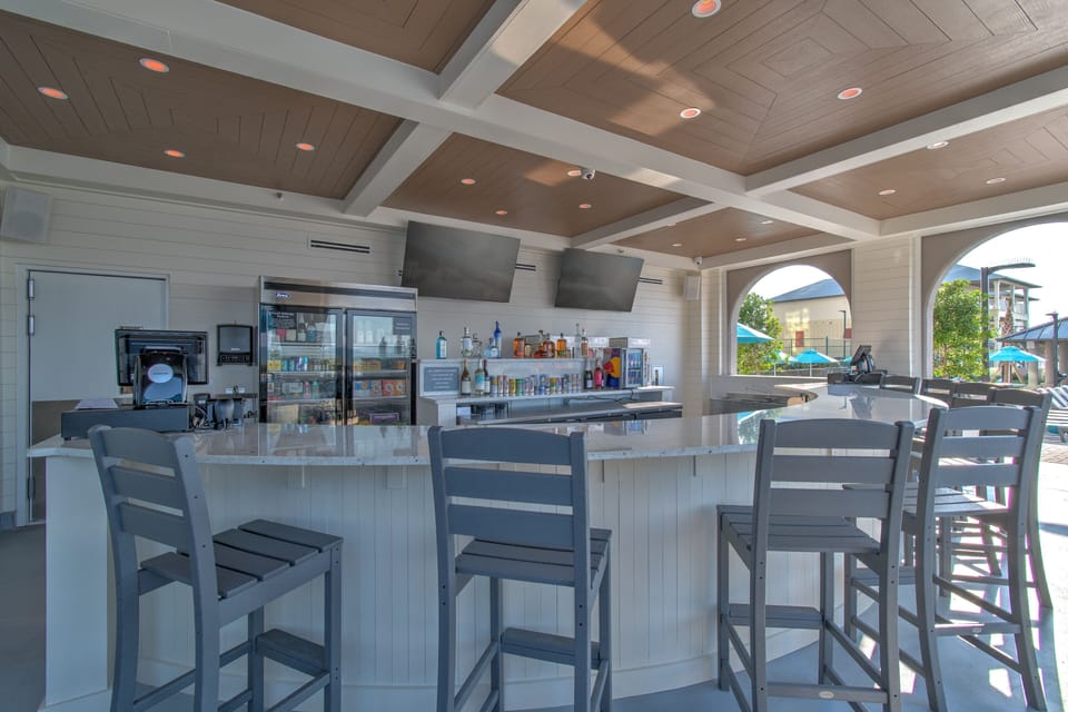 Condo, 3 Bedrooms | Bar (on property)