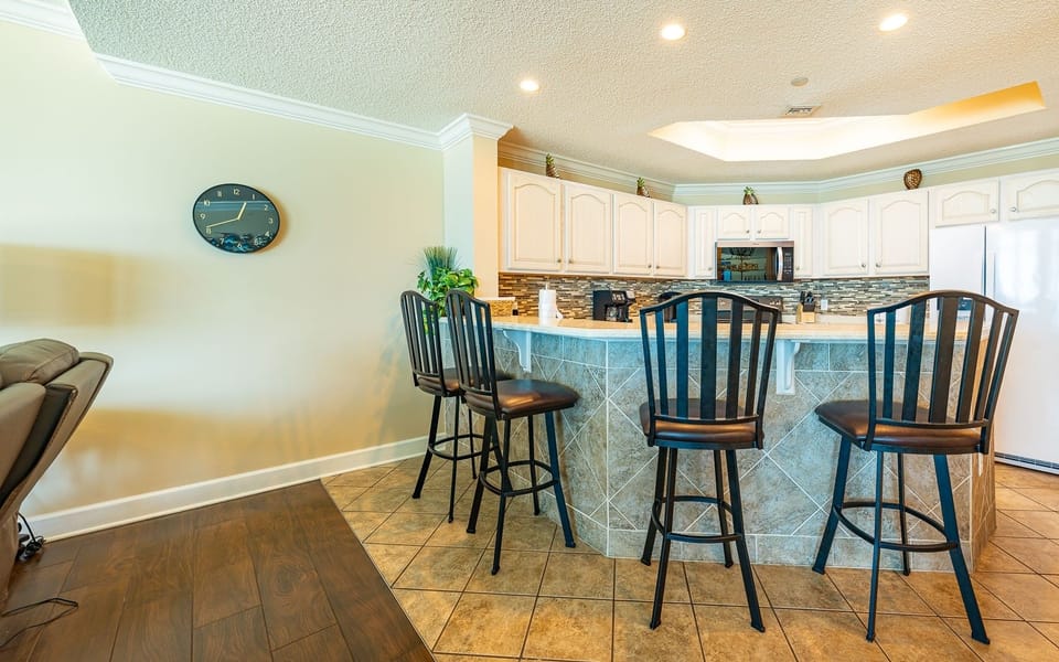 Condo, 3 Bedrooms | Private kitchen | Coffee/tea maker, fridge, oven