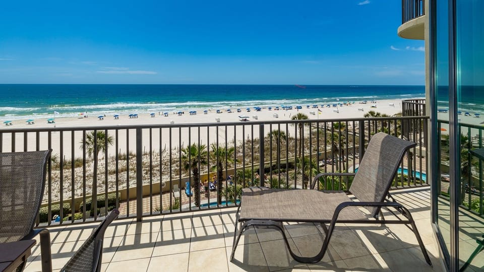 Condo, 3 Bedrooms | Property grounds
