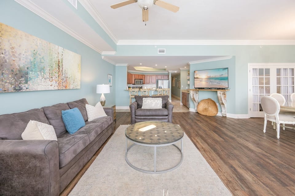 Condo, 3 Bedrooms | Living area