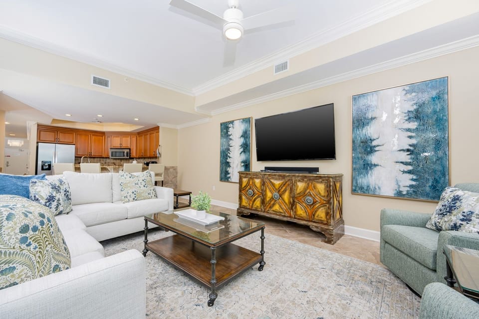 Condo, 3 Bedrooms | Living area