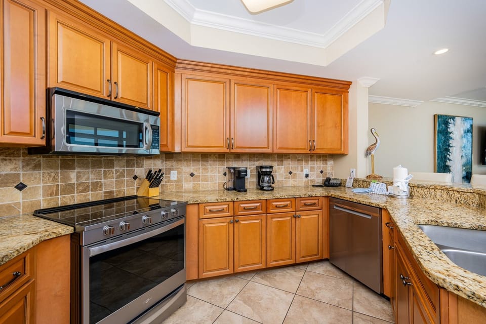 Condo, 3 Bedrooms | Private kitchen | Coffee/tea maker, fridge, oven