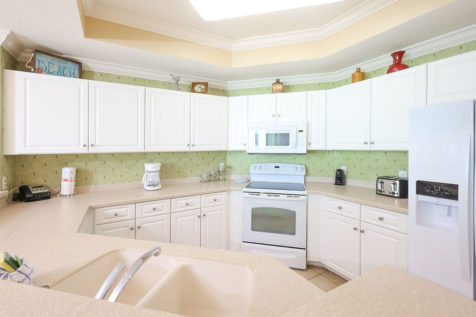 Condo, 3 Bedrooms | Private kitchen | Coffee/tea maker, fridge, oven