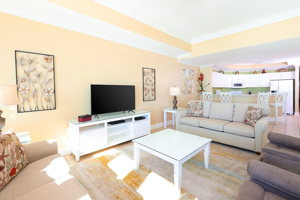 Condo, 3 Bedrooms | Living area