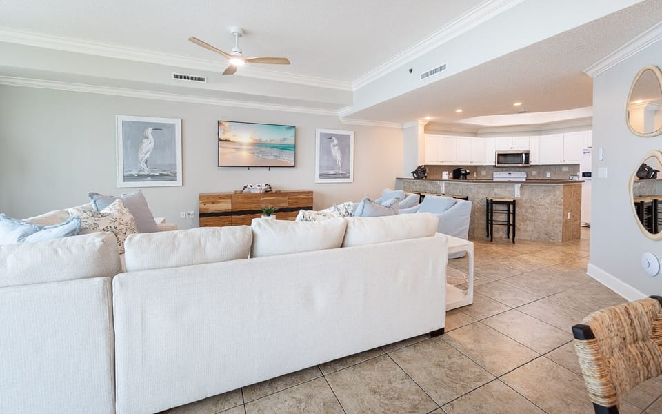 Condo, 3 Bedrooms | Living area
