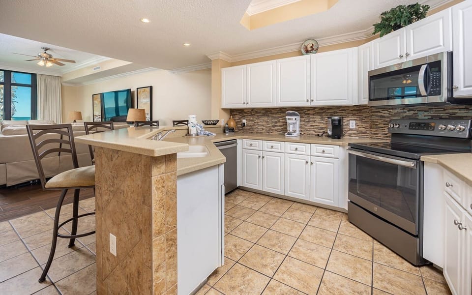 Condo, 3 Bedrooms | Private kitchen | Coffee/tea maker, fridge, oven