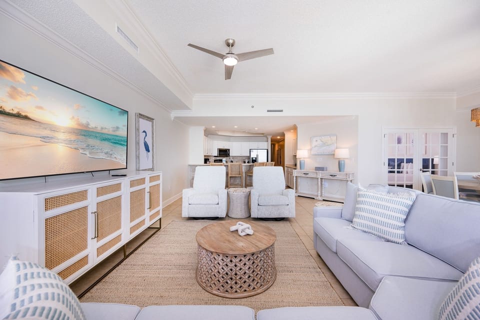 Condo, 3 Bedrooms | Living area