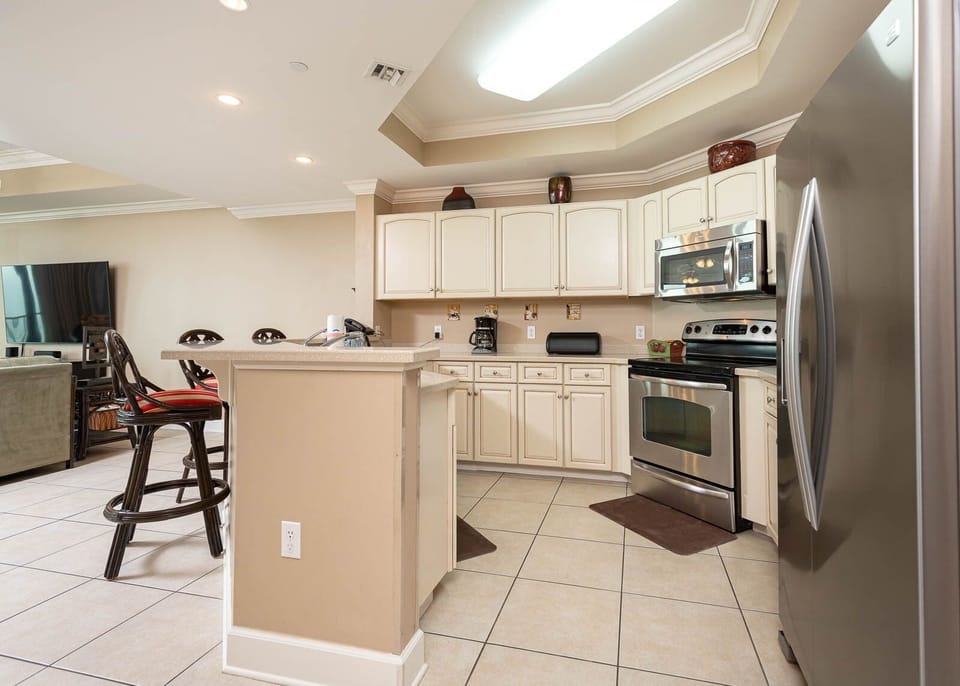 Condo, 3 Bedrooms | Private kitchen | Coffee/tea maker, fridge, oven