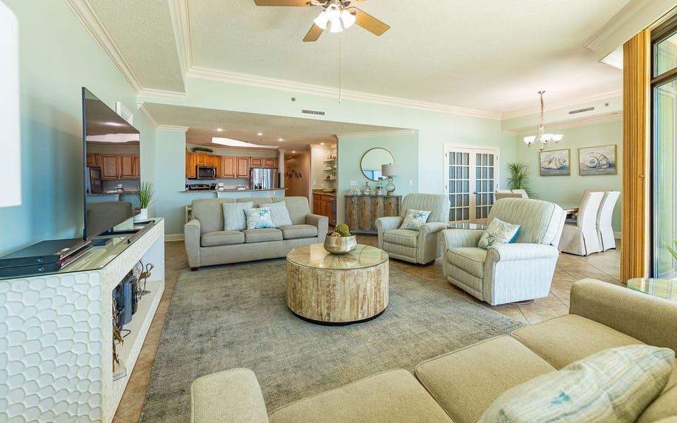 Condo, 3 Bedrooms | Living area