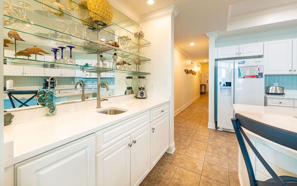 Condo, 3 Bedrooms | Private kitchen | Coffee/tea maker, fridge, oven