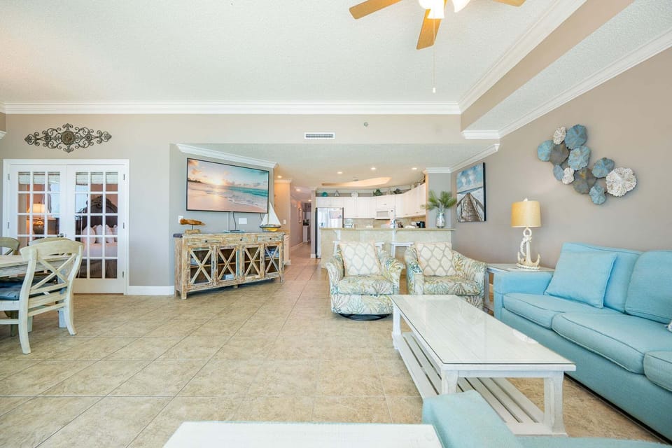 Condo, 3 Bedrooms | Living area