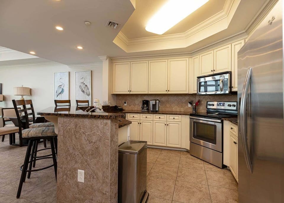 Condo, 3 Bedrooms | Private kitchen | Coffee/tea maker, fridge, oven