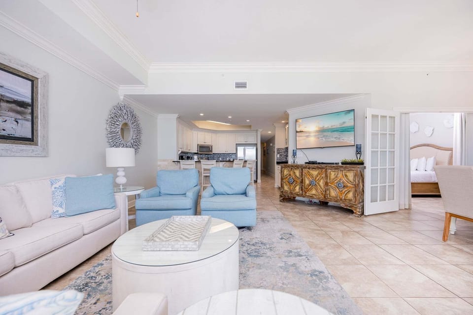Condo, 3 Bedrooms | Living area