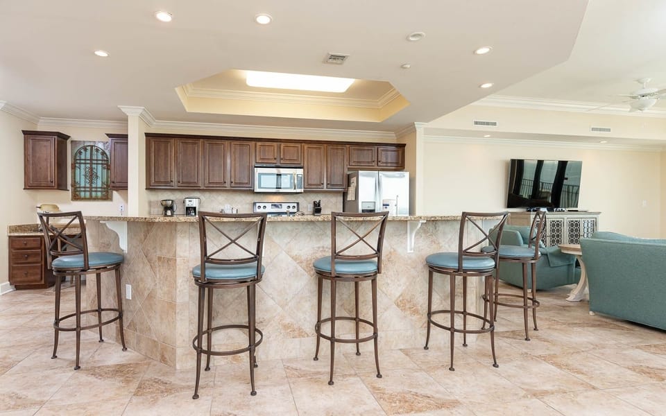 Condo, 4 Bedrooms | Private kitchen | Coffee/tea maker, fridge, oven