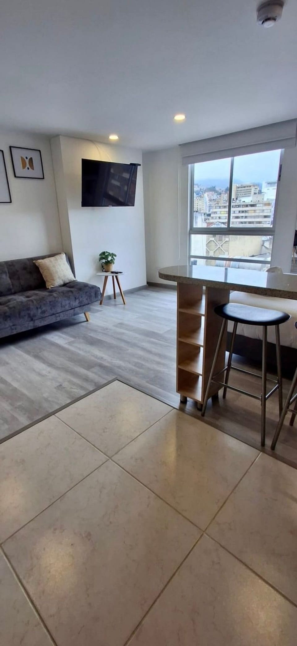 Apartment | Living area | Flat-screen TV