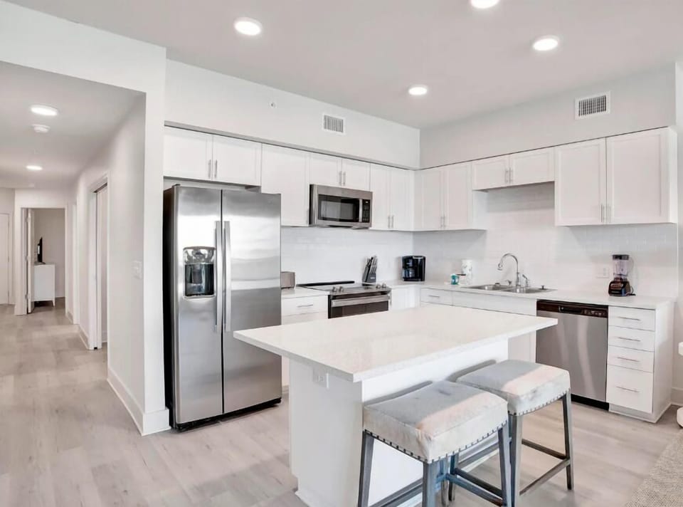 Condo, 1 King Bed with Sofa bed (Sea Glass 410) | Private kitchen