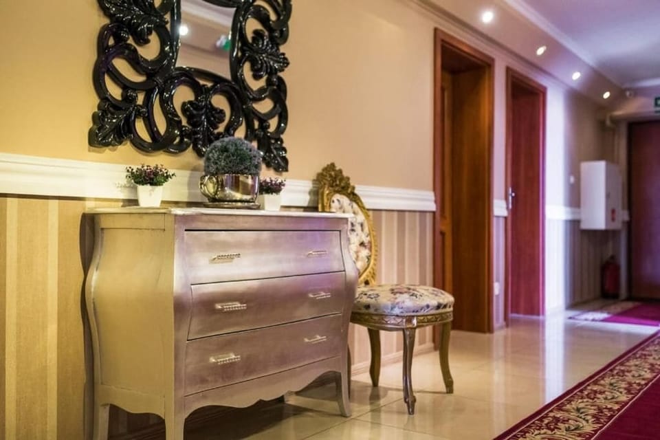 Basic Triple Room, City View | Interior