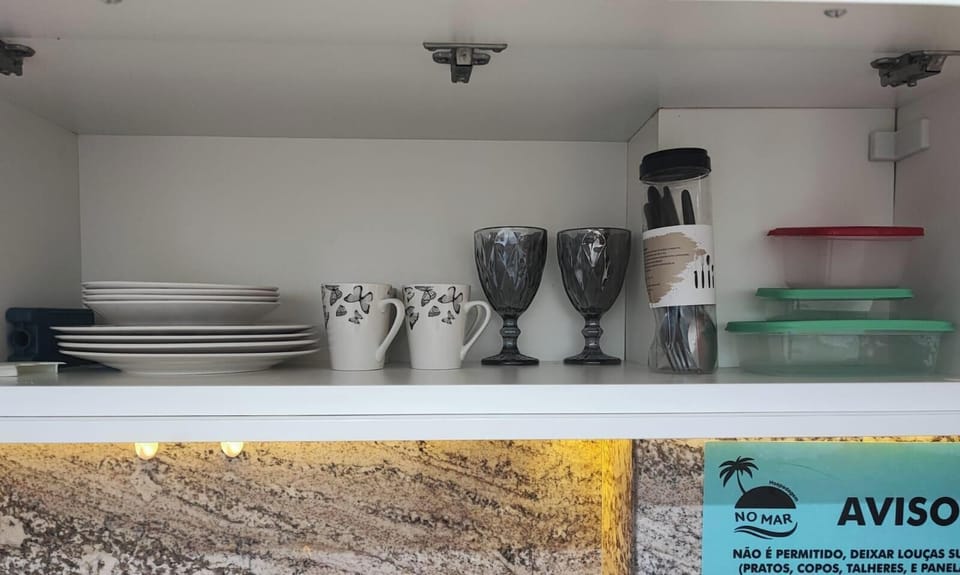 Classic Studio Suite, Kitchen, Pool View | Private kitchen