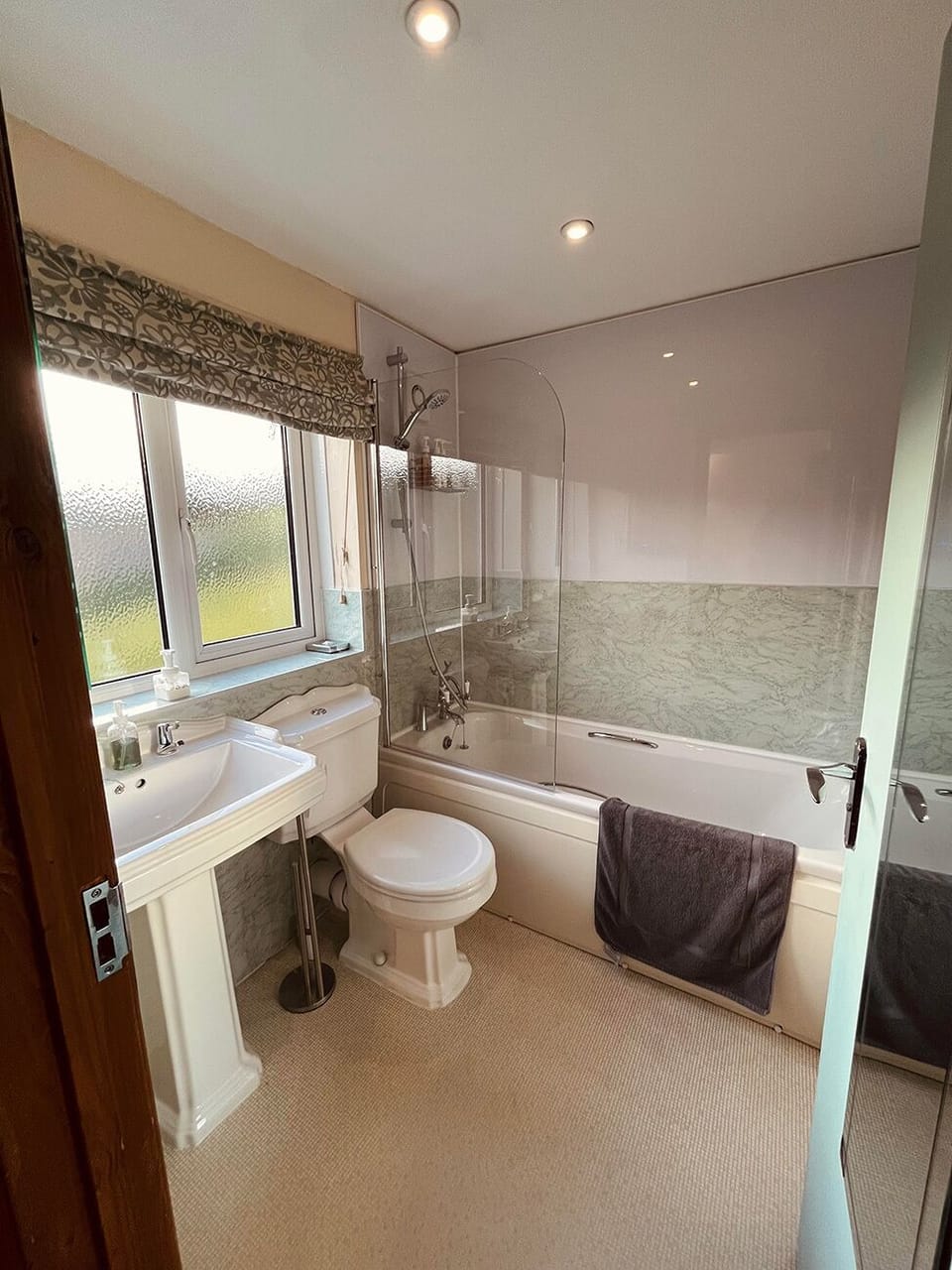 Twin Room (Ty Newydd Room 3) | Memory foam beds, bed sheets