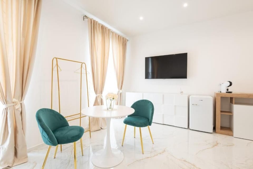 Luxury Suite, Balcony, City View | Minibar (some free items), blackout drapes
