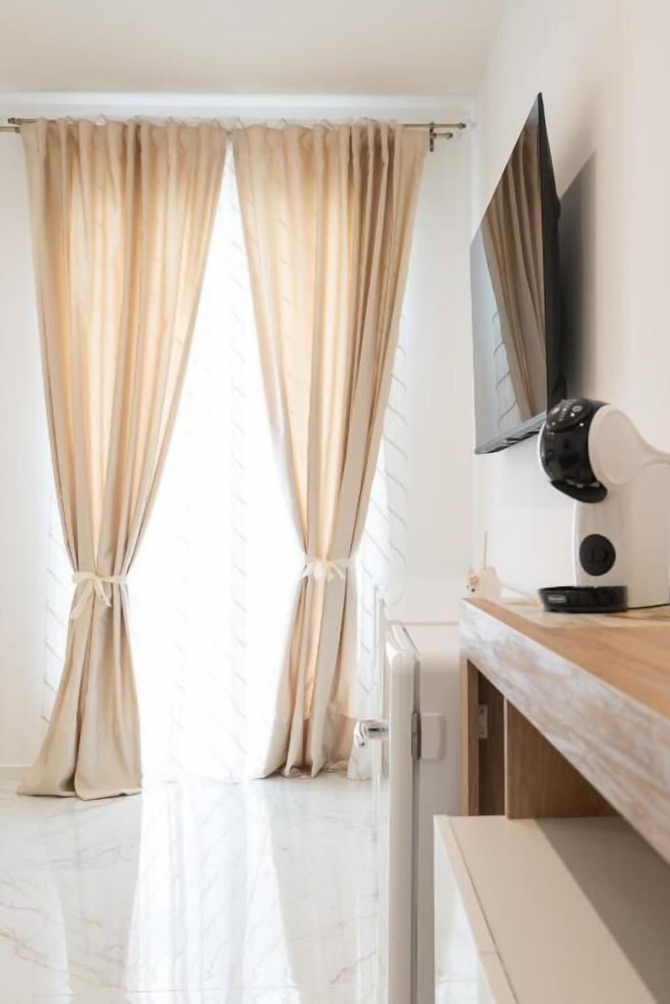 Luxury Suite, Balcony, City View | Minibar (some free items), blackout drapes