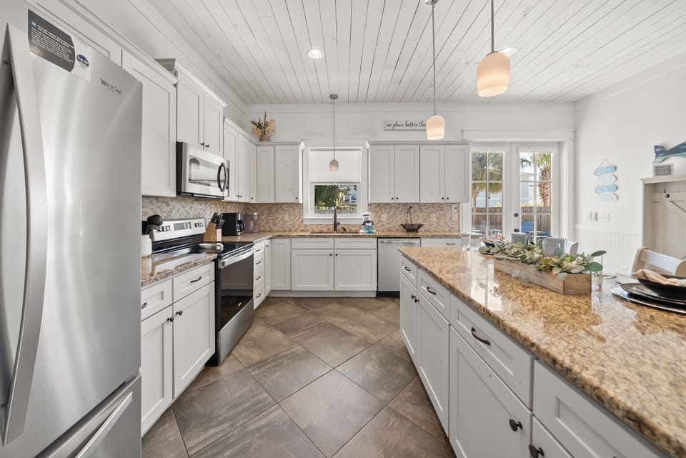 House, Multiple Beds, Pool Access, Pool View (Take It Easy) | Private kitchen