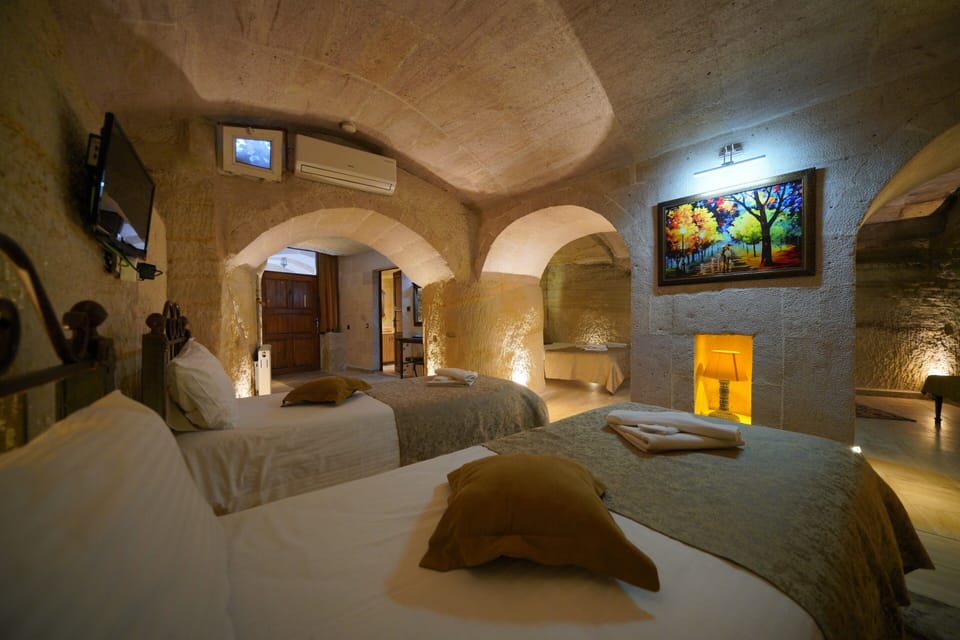 Deluxe Family Cave Room | Minibar, desk, soundproofing, free WiFi
