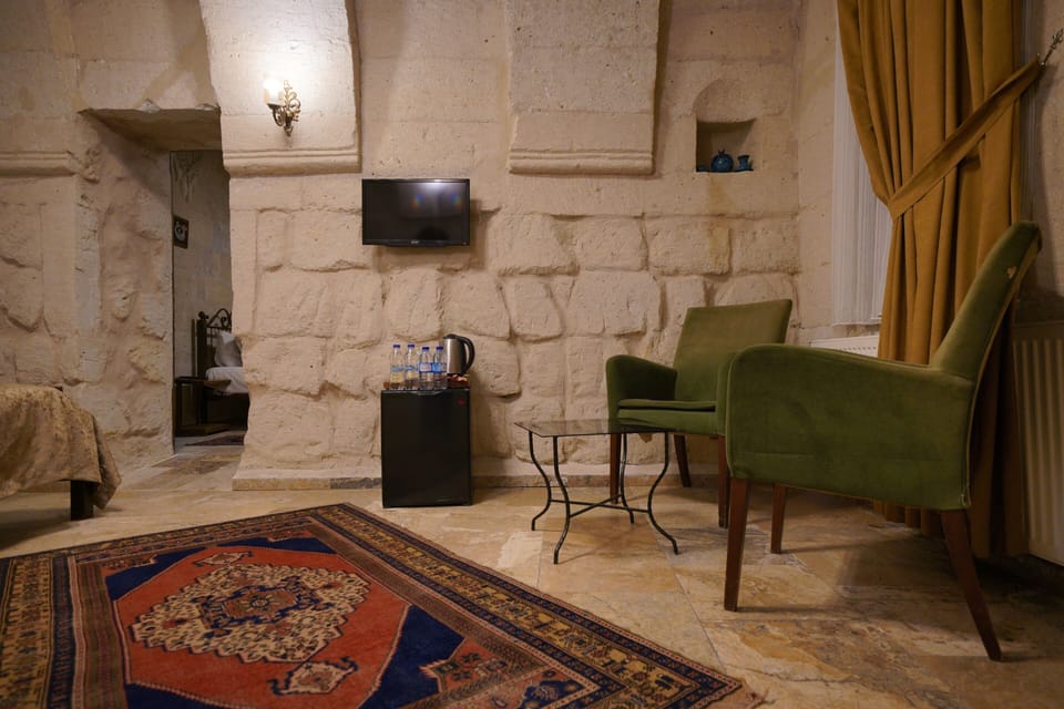 Family Room | Minibar, desk, soundproofing, free WiFi