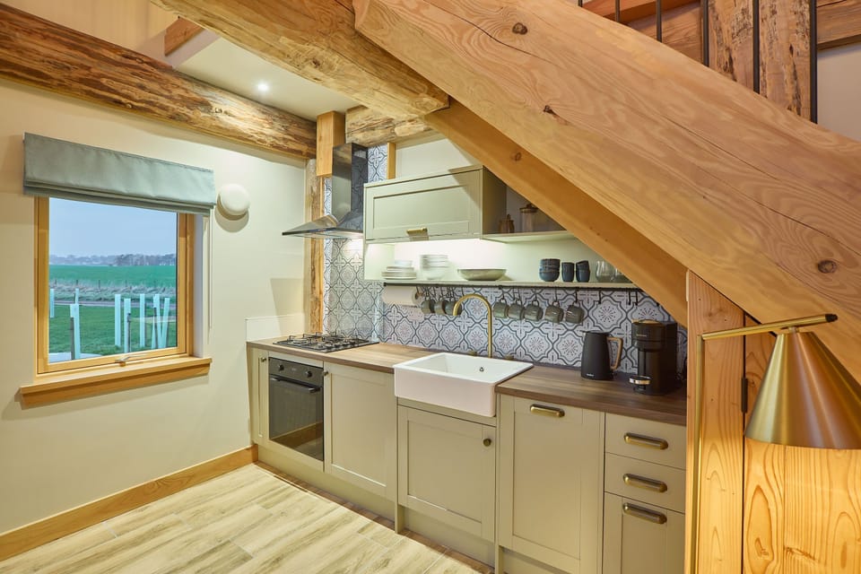 House | 2 bedrooms, desk
