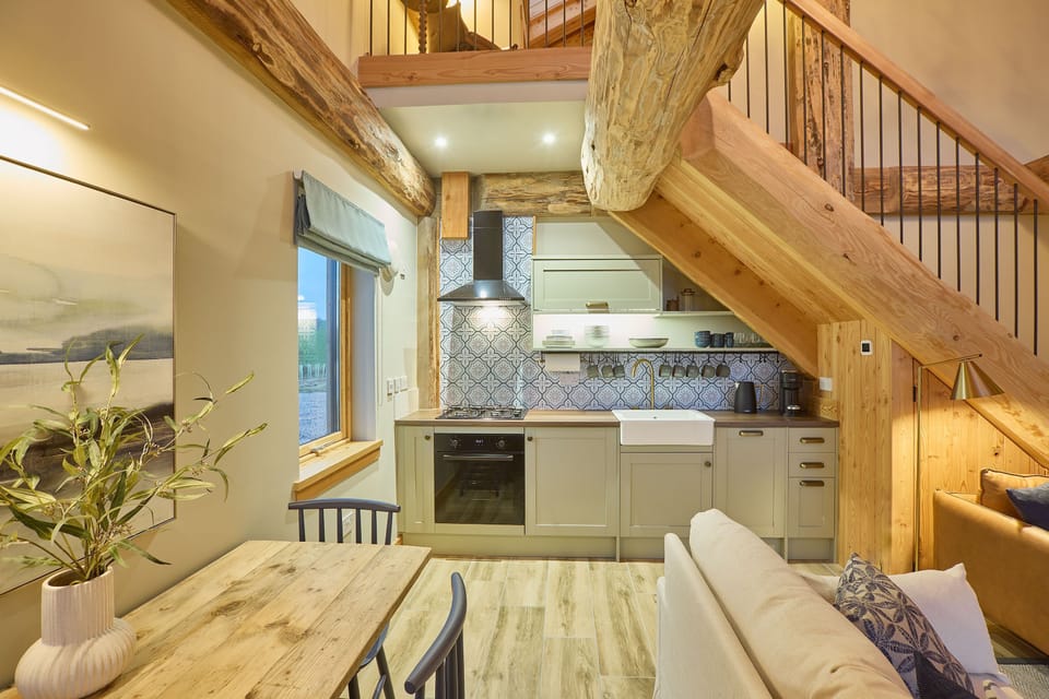 House | 2 bedrooms, desk