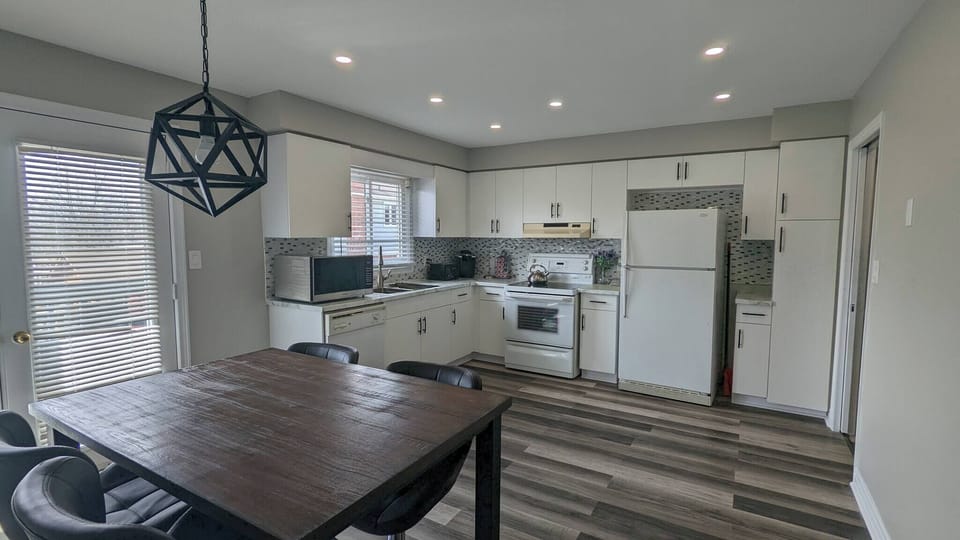 House, 5 Bedrooms, Fireplace | Interior
