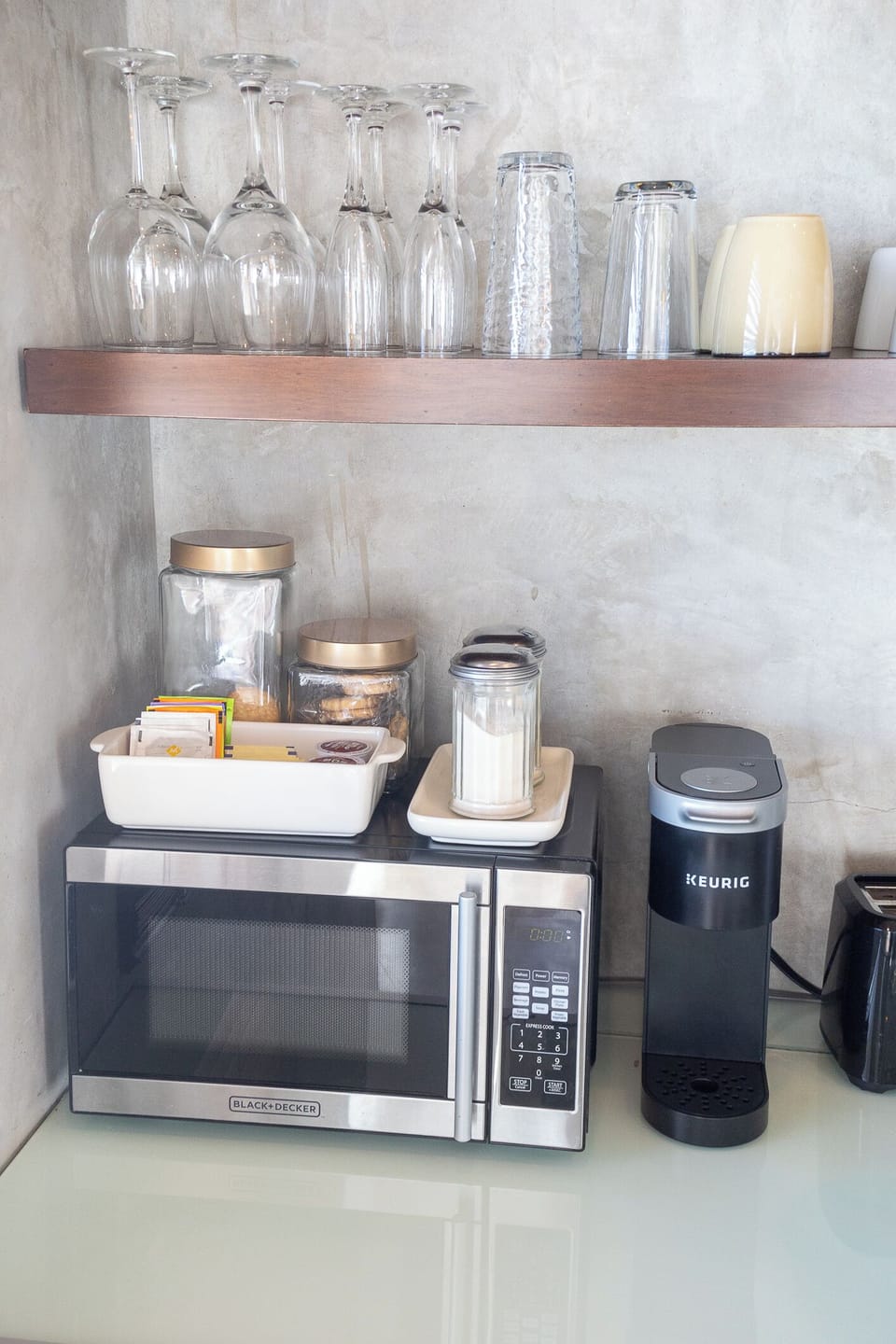 Standard Apartment, Garden View | Private kitchen | Coffee/tea maker