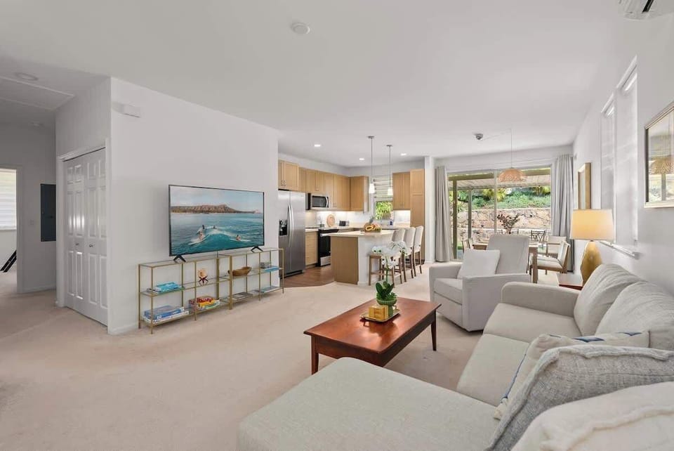 House (3 Bedrooms) | Living area | 43-inch flat-screen TV with cable channels