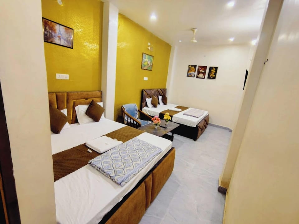 Family Double Room, Air conditioning | Hypo-allergenic bedding, desk, soundproofing, free WiFi