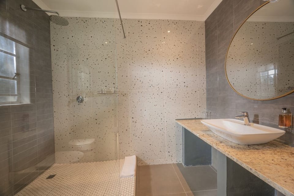 Family Room, Private Bathroom, Garden View | Bathroom | Hair dryer, towels, soap, shampoo
